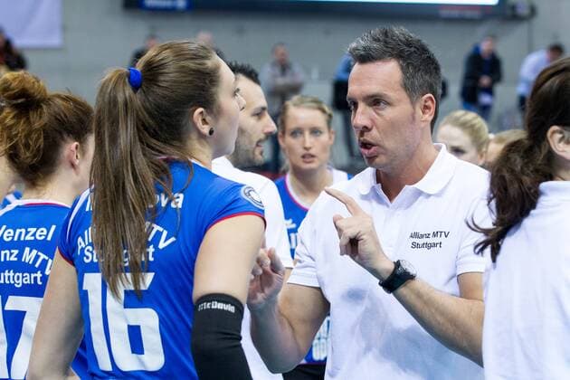 Stuttgart Guillermo Hernandez (Headcoach Trainer Stuttgart) spricht mit Michaela Mlejnkova (16 Stuttgart); 2016 CEV Cup Challenge Round, SCHARRena, Stuttgart Deutschland , 20160223; Allianz MTV Stuttgart vs. Dynamo Krasnodar; Copyright: Wuechnerx xEibner-Pressefoto EP_nwr