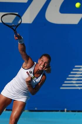 Slovakian tennis player Dominica Cibulkova and Spanish Lourdes Dominguez un action during a Mexico Tennis Open match held in Acapulco, Guerrero, Mexico, 23 February 2016. MEXICO TENNIS OPEN !ACHTUNG: NUR REDAKTIONELLE NUTZUNG!  MEX02 20160224-635918748801541413