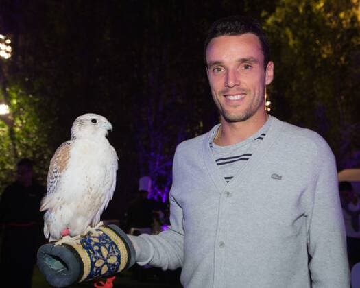 Dubai ATP Tennis Herren Players Party, Roberto Bautista-Agut (ESP) haelt einen Jagdfalke,privat, Tennis - Dubai Duty Free Tennis Championships - ATP - - Dubai - - United Arab Emirates - 23 February 2016. Â