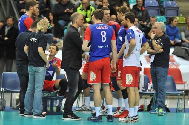24.02.2016, xtkx, Volleyball 1.Bundesliga, United Volleys Frankfurt - TSV Rottenburg, emspor v.l. Christian Duennes (United Volleys) , Trainer Michael Warm (United Volleys) , Jan Kobucar (United Volleys) , Florian Ringseis (United Volleys) ,