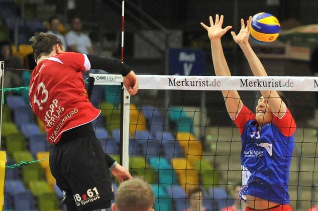 24.02.2016, xtkx, Volleyball 1.Bundesliga, United Volleys Frankfurt - TSV Rottenburg, emspor v.l. Moritz Karlitzek (Rottenburg) , Jan Zimmermann (United Volleys) ,