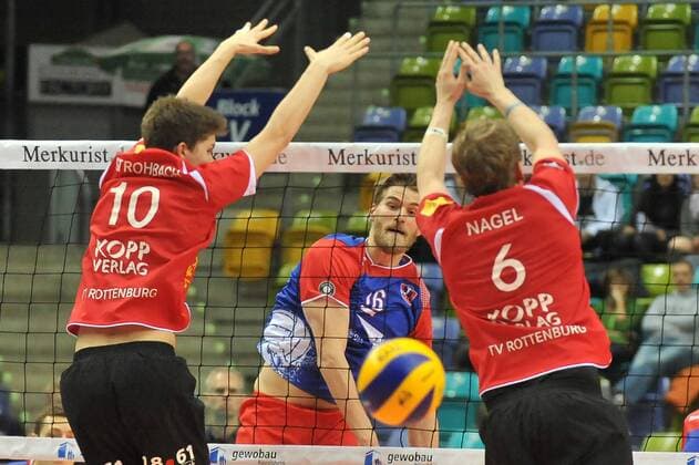 24.02.2016, xtkx, Volleyball 1.Bundesliga, United Volleys Frankfurt - TSV Rottenburg, emspor v.l. Tom Strohbach (Rottenburg) , Christian Duennes (United Volleys) , uv06 ,