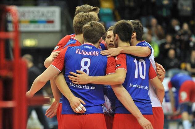 24.02.2016, xtkx, Volleyball 1.Bundesliga, United Volleys Frankfurt - TSV Rottenburg, emspor v.l. Jan Kobucar (United Volleys) , Moritz Reichert (United Volleys) ,
