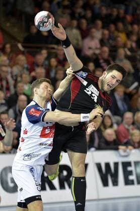20-02-2016 pmk MY104363 Handball Herren Bundesliga Saison 2015 2016 TuS-N-Luebbecke - HBW Balingen-Weilstetten 25:24 15 Martin STROBEL Balingen 23 Tim SUTON Luebbecke