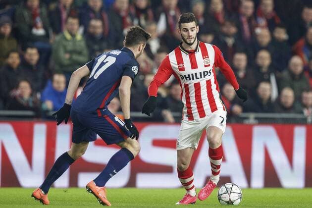 (L-R) Saul Niguez of Club Atletico de Madrid, Gaston Pereiro of PSV during the UEFA Champions League Round of 16, First leg match between PSV Eindhoven and Atletico Madrid on February 24, 2016 at the Philips stadium in Eindhoven, The Netherlands. PSV v Atletico Madrid UEFA Champions League 2015 2016 xVIxxIVx 5036863