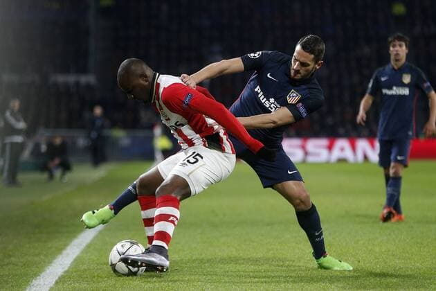 Fußball, Champions League, PSV Eindhoven - Atletico Madrid (L-R), Jetro Willems of PSV, Koke of Club Atletico de Madrid during the UEFA Champions League Round of 16, First leg match between PSV Eindhoven and Atletico Madrid on February 24, 2016 at the Philips stadium in Eindhoven, The Netherlands. PSV v Atletico Madrid UEFA Champions League 2015 2016 xVIxJeroenxPutmansxIVx 5038102