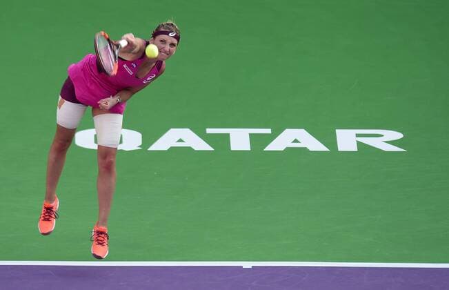 (160225) -- DOHA, Feb. 25, 2016 -- Timea Bacsinszky of Switzerland competes during the singles third round match against Carla Suarez Navarro of Spain at the WTA Tennis Damen Qatar Open 2016 in Doha, Qatar, Feb. 24, 2016. Carla Suarez Navarro won 2-0. ) (SP)QATAR-DOHA-TENNIS-WTA QATAR OPEN 2016 Nikku 