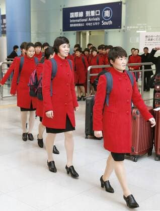 Fußball, Damen, Olympia Quali, Ankunft Nordkorea in Japan N. Korean female soccer team enters Japan as exception to sanctions The North Korean women s soccer team arrives at Kansai International Airport in Osaka Prefecture on Feb. 25, 2016. The team was allowed to enter Japan for the final Olympic qualifiers in Osaka starting Feb. 29 as an exception to the entry ban introduced following Pyongyang s recent nuclear test and rocket launch. 