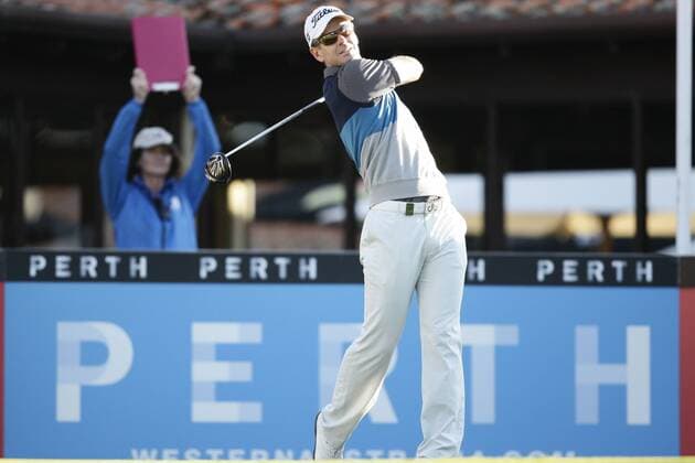 Bilder des Tages - SPORT 25.02.2016. Perth, Australia. ISPS HANDA Perth International Golf. Scott Strange (AUS) hits his first shot for the tournament on tee 1 day 1. xActionxPlusxOperationsx  ActionPlus11710792