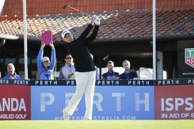 25.02.2016. Perth, Australia. ISPS HANDA Perth International Golf. Samuel Brazel (AUS) hits his first shot for the tournament on tee 1 day 1. xActionxPlusxOperationsx  ActionPlus11710818