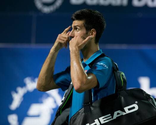 Bilder des Tages - SPORT Novak Djokovic (SRB) reagiert veraergert auf die Rufe der Zuschauer, verlaesst enttaeuscht den Platz nach seiner Aufgabe, Emotion, Tennis - Dubai Duty Free Tennis Championships - ATP Tennis Herren - - Dubai - - United Arab Emirates - 25 February 2016. Â