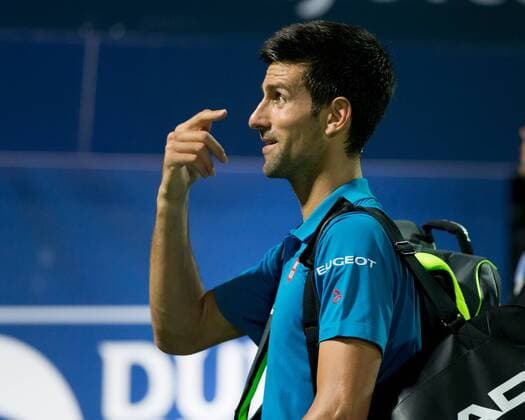 Novak Djokovic (SRB) reagiert veraergert auf die Rufe der Zuschauer, verlaesst enttaeuscht den Platz nach seiner Aufgabe, Emotion, Tennis - Dubai Duty Free Tennis Championships - ATP Tennis Herren - - Dubai - - United Arab Emirates - 25 February 2016. Â