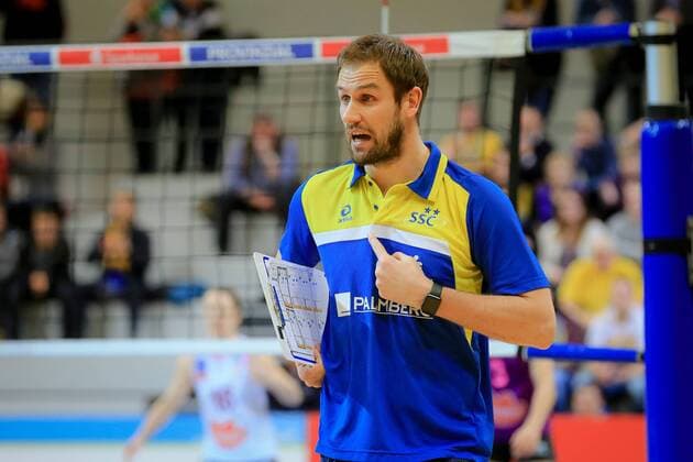Schwerin, 25. February 2016 Volleyball, Saison 2015 2016, CEV-Cup Frauen, Challenge Phase, Rückspiel, Schweriner SC - CS Volei Alba Blaj: Felix Koslowski (Trainer Schweriner SC)