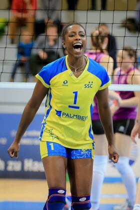 Bilder des Tages - SPORT Schwerin, 25. February 2016 Volleyball, Saison 2015 2016, CEV-Cup Frauen, Challenge Phase, Rückspiel, Schweriner SC - CS Volei Alba Blaj: Felix Koslowski (Trainer Schweriner SC) jubelt