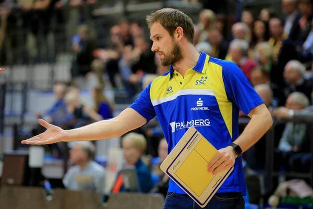 Schwerin, 25. February 2016 Volleyball, Saison 2015 2016, CEV-Cup Frauen, Challenge Phase, Rückspiel, Schweriner SC - CS Volei Alba Blaj: Felix Koslowski (Trainer Schweriner SC)