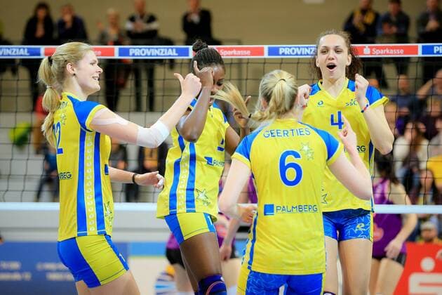 Schwerin, 25. February 2016 Volleyball, Saison 2015 2016, CEV-Cup Frauen, Challenge Phase, Rückspiel, Schweriner SC - CS Volei Alba Blaj: Jubel bei Anja Brandt (Schweriner SC, 12), Lousi Souza Ziegler (Schweriner SC, 1), Jennifer Geerties (Schweriner SC, 6) und Veronika Hroncekova (Schweriner SC, 4)