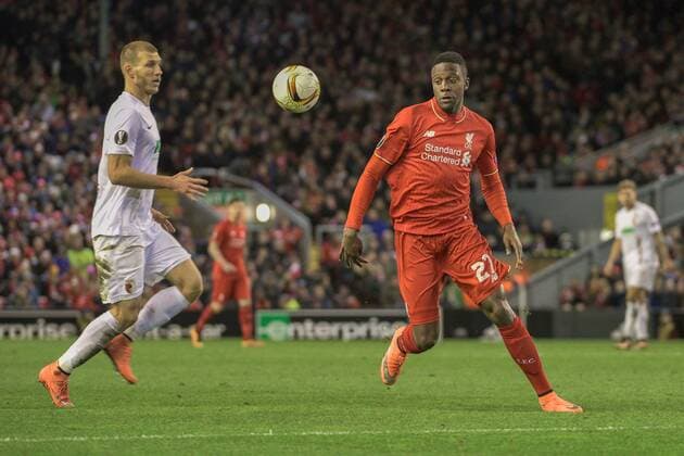 ENG, Europa League, Zwischenrunde, Liverpool FC vs FC Augsburg 25.02.2016, Anfield Road, Liverpool, ENG, Europa League, Zwischenrunde, Liverpool FC vs FC Augsburg, im Bild im Zweikampf, Aktion, mit von links Ragnar Klavan ( FC Augsburg ) 5 und Divock Origi (Liverpool FC) 27 nphxSchreyer