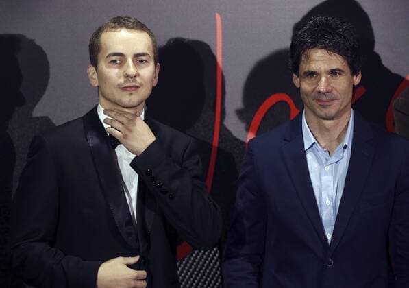 Spanish pilot Jorge Lorenzo (L) poses with former pilot Alex Criville (R) as he arrives at the presentation of the documentary Jorge Lorenzo Guerrero celebrated in Madrid, Spain, 25 February 2016. JORGE LORENZO GUERRERO DOCUMENTARY PRESENTATION !ACHTUNG: NUR REDAKTIONELLE NUTZUNG!  GRA559 20160225-635920330764045602