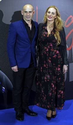 Rayo Vallecano coach Paco Jemez (L) poses with his wife as they arrive at the presentation of the documentary Jorge Lorenzo Guerrero celebrated in Madrid, Spain, 25 February 2016. JORGE LORENZO GUERRERO DOCUMENTARY PRESENTATION !ACHTUNG: NUR REDAKTIONELLE NUTZUNG!  GRA564 20160225-635920332802653602