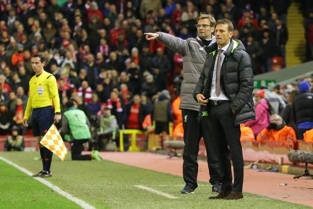 Donnerstag 25.02.2016, Europa-League - Zwischenrunde, Rueckspiel in Liverpool, Saison 2015 2016, FC Liverpool - FC Augsburg, Trainer Juergen Klopp (FC Liverpool) und Trainer Markus Weinzierl (FC Augsburg) v.l. DeFodi501