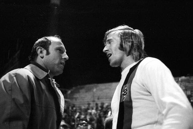 Uwe Seeler (Hamburger SV) und Günter Netzer (Borussia Mönchengladbach) im Gespräch