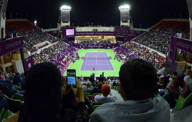 (160227) -- DOHA, Feb. 26, 2016 -- A general view of the stadium shows Agnieszka Radwanska of Poland and Carla Suarez Navarro of Spain during the women s singles semi-final match of the WTA Tennis Damen Qatar Total Open 2016 at the International Khalifa Tennis Complex Doha, Qatar February. 26, 2016. Carla Suarez Navarro won 2-0. ) (SP)QATAR-DOHA-TENNIS-WTA QATAR OPEN 2016 Nikku 