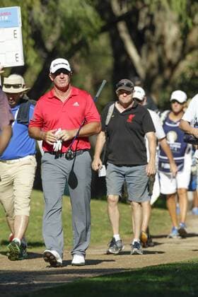 27.02.2016. Perth, Australia. ISPS HANDA Perth International Golf. Peter Lonard (AUS) walks to the third tee on day 3. xDavidxWoodleyx  ActionPlus11711519