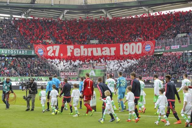 Fans, Fussballfans, supporters, spectators, Zuschauer, Jacke, Kutte, Weste, Fankurve Fahne, Flagge, Vereinsfarben, Vereinsfahne, Fanfahne, Vereinsflagge, Fanflagge, Schals, schwenken, Fahnenmeer Choreographie, Transparente, Show, Darstellung, Nachricht, Kommunikation, Fanchoreographie, Fankurve VFL WOLFSBURG - FC BAYERN 0-2 MUENCHEN ( - ) Fussball 1. Bundesliga , Muenchen, am 27.02.2016, 23.Spieltag, Saison 2015 2016, 1.Liga, 1.Bundesliga, FCB