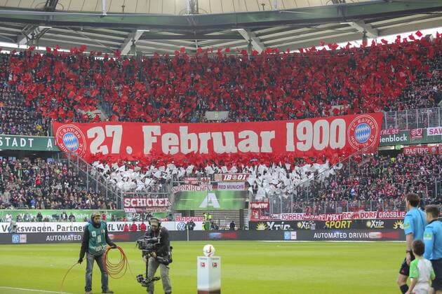 Fans, Fussballfans, supporters, spectators, Zuschauer, Jacke, Kutte, Weste, Fankurve Fahne, Flagge, Vereinsfarben, Vereinsfahne, Fanfahne, Vereinsflagge, Fanflagge, Schals, schwenken, Fahnenmeer Choreographie, Transparente, Show, Darstellung, Nachricht, Kommunikation, Fanchoreographie, Fankurve VFL WOLFSBURG - FC BAYERN 0-2 MUENCHEN ( - ) Fussball 1. Bundesliga , Muenchen, am 27.02.2016, 23.Spieltag, Saison 2015 2016, 1.Liga, 1.Bundesliga, FCB