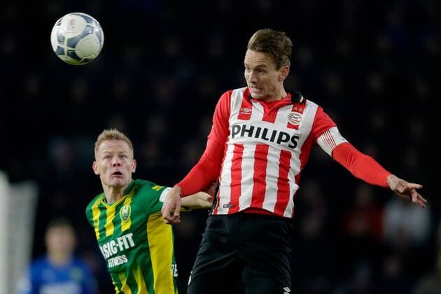 (L-R) Tom Beugelsdijk of ADO Den Haag, Luuk de Jong of PSV during the Dutch Eredivisie match between PSV Eindhoven and ADO Den Haag at the Phillips stadium on February 27, 2016 in Eindhoven, The Netherlands PSV Eindhoven v ADO Den Haag Dutch Eredivisie 2015 2016 xVIxxIVx 5056745