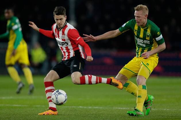 (L-R) Marco van Ginkel of PSV, Tom Beugelsdijk of ADO Den Haag during the Dutch Eredivisie match between PSV Eindhoven and ADO Den Haag at the Phillips stadium on February 27, 2016 in Eindhoven, The Netherlands PSV Eindhoven v ADO Den Haag Dutch Eredivisie 2015 2016 xVIxxIVx 5056746
