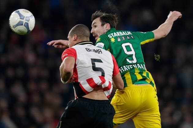 (L-R) Jeffrey Bruma of PSV, Mike Havenaar of ADO Den Haag during the Dutch Eredivisie match between PSV Eindhoven and ADO Den Haag at the Phillips stadium on February 27, 2016 in Eindhoven, The Netherlands PSV Eindhoven v ADO Den Haag Dutch Eredivisie 2015 2016 xVIxxIVx 5056778