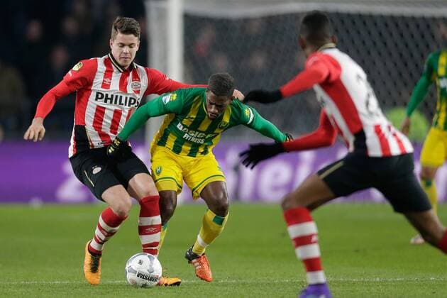 (L-R) Marco van Ginkel of PSV, Ruben Schaken of ADO Den Haag during the Dutch Eredivisie match between PSV Eindhoven and ADO Den Haag at the Phillips stadium on February 27, 2016 in Eindhoven, The Netherlands PSV Eindhoven v ADO Den Haag Dutch Eredivisie 2015 2016 xVIxxIVx 5057696
