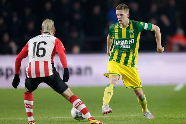 (L-R) Maxime Lestienne of PSV, Kevin Jansen of ADO Den Haag during the Dutch Eredivisie match between PSV Eindhoven and ADO Den Haag at the Phillips stadium on February 27, 2016 in Eindhoven, The Netherlands PSV Eindhoven v ADO Den Haag Dutch Eredivisie 2015 2016 xVIxxIVx 5057697