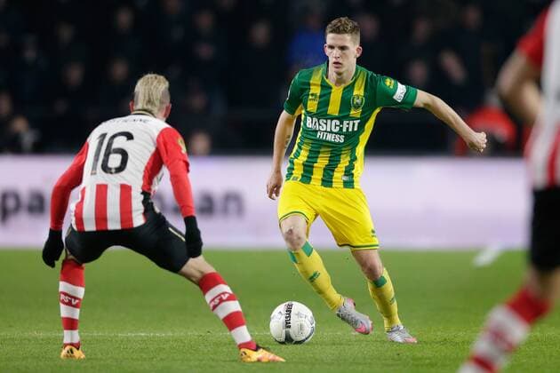 (L-R) Maxime Lestienne of PSV, Kevin Jansen of ADO Den Haag during the Dutch Eredivisie match between PSV Eindhoven and ADO Den Haag at the Phillips stadium on February 27, 2016 in Eindhoven, The Netherlands PSV Eindhoven v ADO Den Haag Dutch Eredivisie 2015 2016 xVIxxIVx 5058061