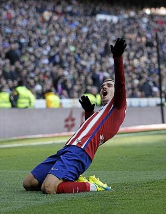 Fußball, Real Madrid - Atletico Madrid celebration of Griezmann . Liga BBVA match between Real Madrid and Atletico. In this picture, Atletico s Griezmann celebrates after scoring. xANGELxRIVEROx 