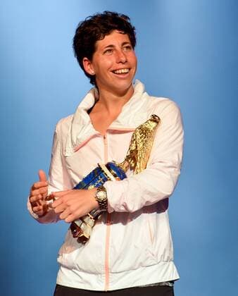 Carla Suarez Navarro of Spain poses with winner s trophy during the awarding ceremony for women s singles at the WTA Tennis Damen Qatar Total Open 2016 at the International Khalifa Tennis Complex Doha, Qatar February 27, 2016. Carla Suarez Navarro won 2-1 and claimed the title. ) (SP)QATAR-DOHA-TENNIS-WTA QATAR OPEN 2016 Nikku 