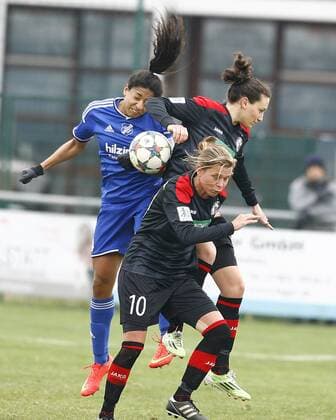SC Sand - 1. FFC Turbine Potsdam Chioma Nisa IGWE, SC Sand - Ilaria MAURO und Patricia HANEBECK, FFC Turbine Potsdam, Kopfball, Aktion hoch, Fußball, Frauen, Allianz-Frauen-Bundesliga Saison 2015 2016