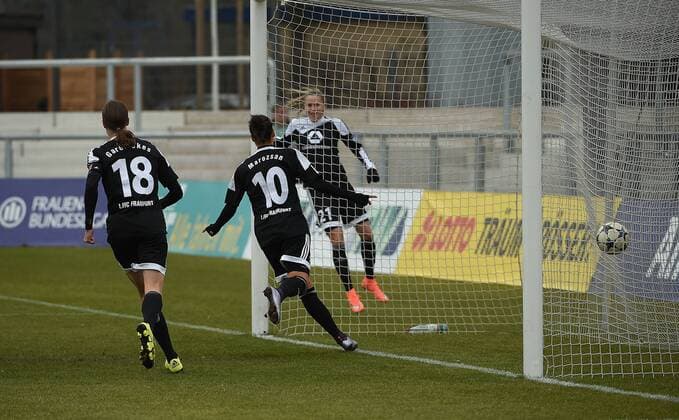 28.02.2016, xjhx, Fussball 1.Bundesliga Damen, 1.FFC Frankfurt - 1.FC Koeln, emspor, v.l. Dzsenifer Marozsan (1.FFC Frankfurt) celebrate the goal, Torjubel zum 1:0