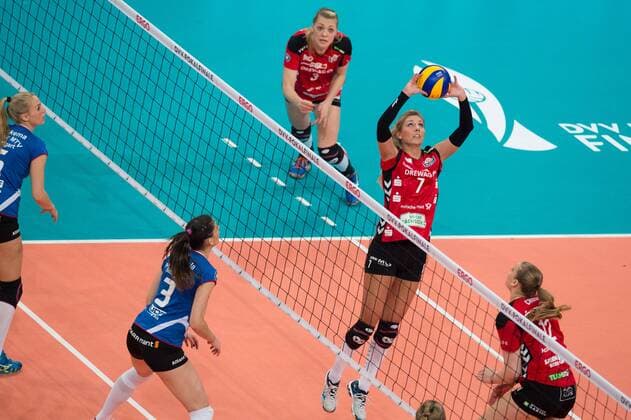 28.02.2016, SAP Arena, Mannheim Volleyball, DVV-Pokal Finale, Allianz MTV Stuttgart vs. Dresdner SC Zuspiel Laura Dijkema ( 7 Dresden)