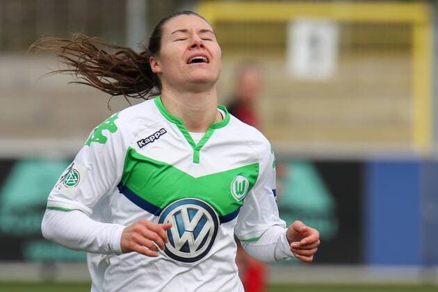 Ramona Bachmann (Wolfsburg, 19) nach einer vergebenen Torchance, enttäuscht schauend, Enttäuschung, Frustration, disappointed, pessimistisch, Fussball, Allianz Frauen-Bundesliga, SC Freiburg - VfL Wolfsburg, xozx