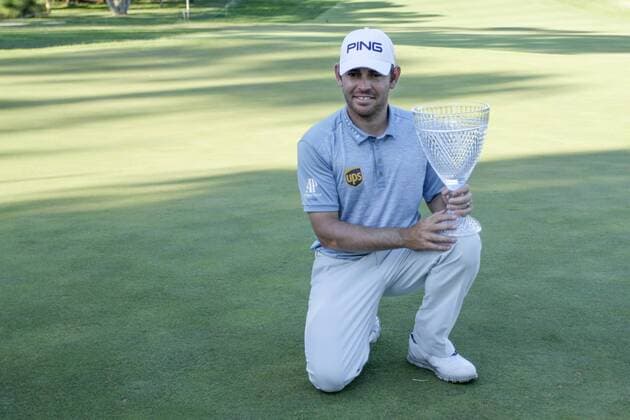Themen der Woche - Sport Bilder des Tages - SPORT 28.02.2016. Perth, Australia. ISPS HANDA Perth International Golf. Louis Oosthuizen winner of the tournament with the trophy. xDavidxWoodleyx  ActionPlus11712206
