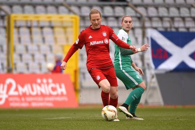 v.li.: Melanie Behringer (FC Bayern München, FCB, 7) Meggie Schröder (Meggie Schroeder, Bremen, 27) , Fussball, Allianz Frauen-Bundesliga, FC Bayern München - SV Werder Bremen, xslx
