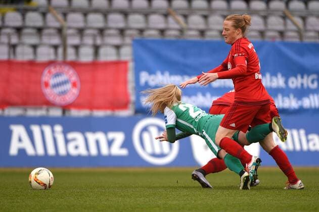 v.li.: Meggie Schröder (Meggie Schroeder, Bremen, 27) Melanie Behringer (FC Bayern München, FCB, 7) , Fussball, Allianz Frauen-Bundesliga, FC Bayern München - SV Werder Bremen, xslx