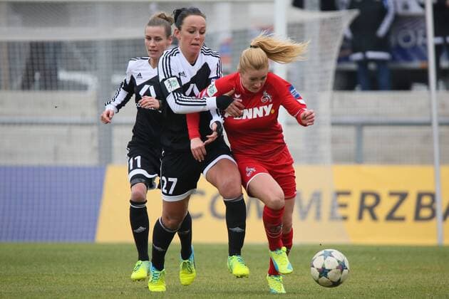 Rachel Rinast (Köln) gegen Peggy Kuznik (FFC) - 1. FFC Frankfurt vs. 1. FC Köln, Stadion am Brentanobad