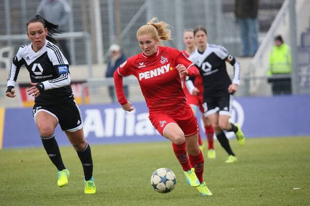 Rachel Rinast (Köln) gegen Peggy Kuznik (FFC) - 1. FFC Frankfurt vs. 1. FC Köln, Stadion am Brentanobad