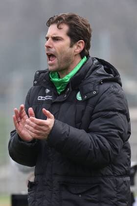 Ralf Kellermann (Trainer, Wolfsburg), ruft, brüllt, schreit anweisungen ins Spielfeld, gibt Anweisungen, gestikuliert, mit den Armen gestikulieren, gives instructions, gesticulate, Fussball, Allianz Frauen-Bundesliga, SC Freiburg - VfL Wolfsburg, xozx
