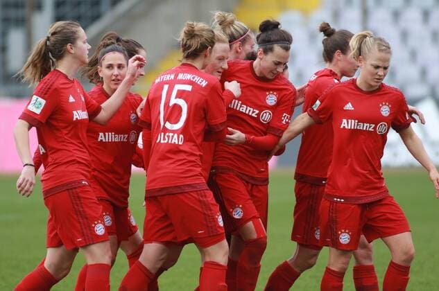 v.l.: Viviane Miedema, Giadans Boquete, Nora Holstad, Melanie Behringer, Viktoria Schnaderbeck, Leonie Maier (FC Bayern München) - Torjubel Frauenfussball 1. BL 28.02.2016 Grünwalderstadion FC Bayern München - SV Werder Bremen