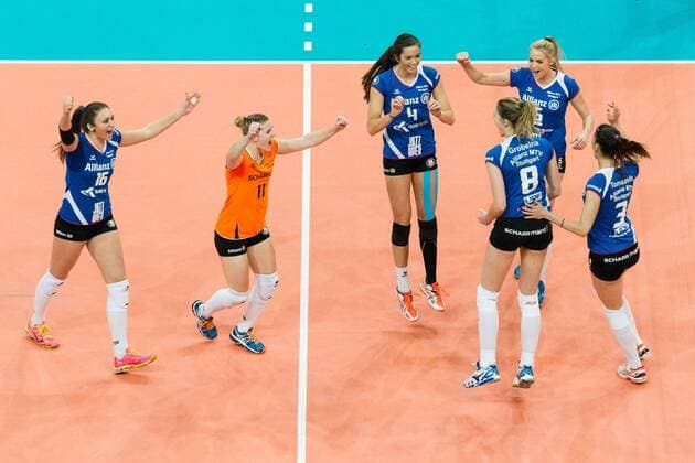 Mannheim Jubel Michaela Mlejnkova ( 16 Stuttgart), Lisa Thomsen ( 11 Stuttgart), Valerie Nichol ( 4 Stuttgart), Kim Renkema ( 5 Stuttgart); Volleyball DVV-Pokalfinale 2016, SAP-Arena, Mannheim Deutschland, 20160228; Finale Damen: Allianz MTV Stuttgart vs Dresdner SC , Copyright: Wuechner Eibner-Pressefoto EP_NWR