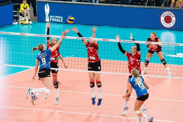 Mannheim Dreierblock Laura Dijkema ( 7 Dresdner SC), Jennifer Cross ( 12 Dresdner SC), und Michelle Bartsch ( 15 Dresdner SC); Volleyball DVV-Pokalfinale 2016, SAP-Arena, Mannheim Deutschland, 20160228; Finale Damen: Allianz MTV Stuttgart vs Dresdner SC , Copyright: Wuechner Eibner-Pressefoto EP_NWR